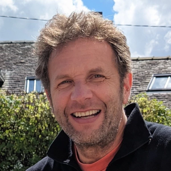 Dr Henning Schaeper